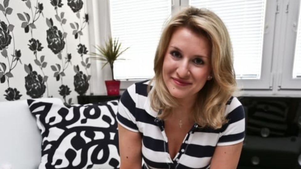 Lenka Špillarová rozbaluje svůj oběd